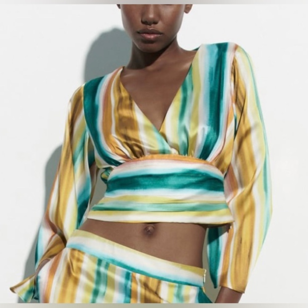 💚 NWT! Zara Satin Striped Crop Top